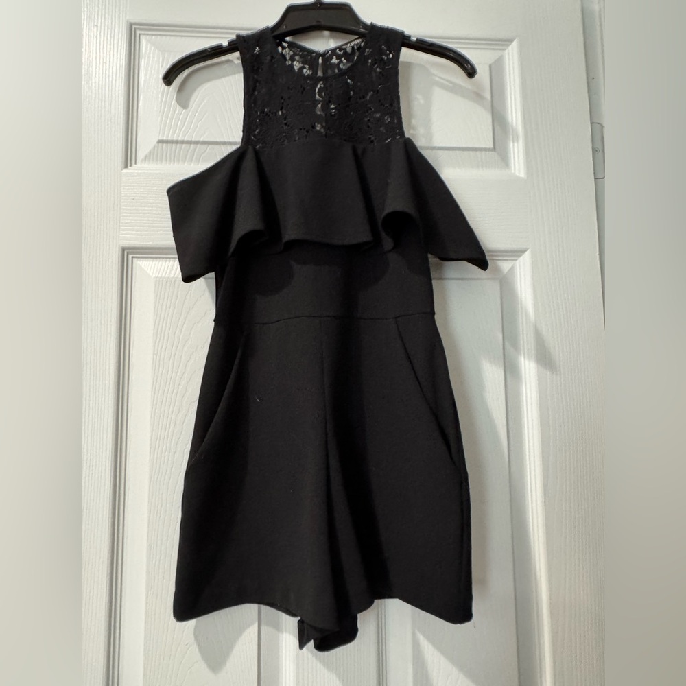 Express Elegant Black Sleeveless Romper ❤️
